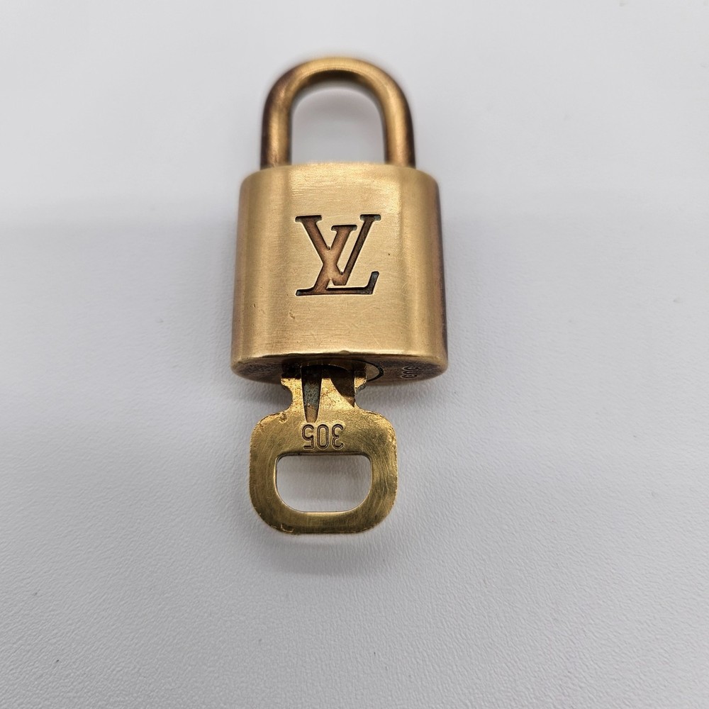 💯 Authentic Louis Vuitton Lock and Key # 305